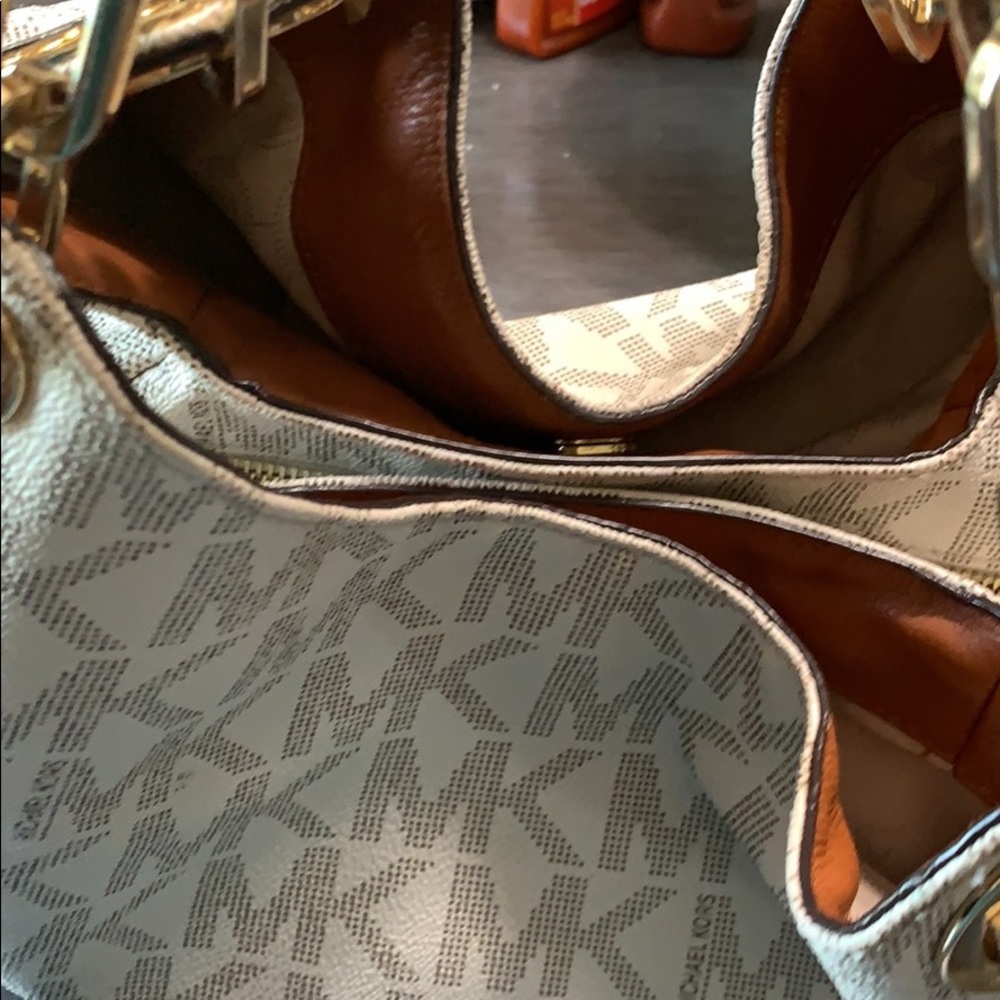Michael Kors purse - Picture 8 of 8